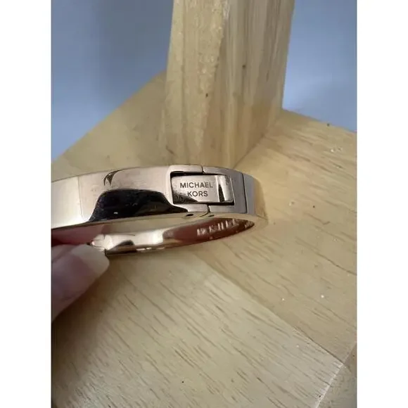 Michael Kors One Size Rose Gold-Tone Bangle Pavé Lock Charm Hinged Chic Modern - Picture 8 of 8